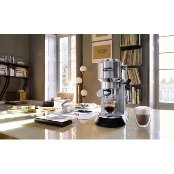 Кофеварка рожковая Delonghi EC 685 M Dedica